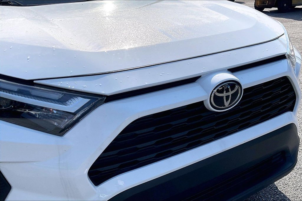 Used 2024 Toyota RAV4 XLE FWD image 28