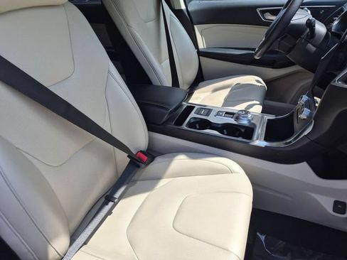 Used 2022 Ford Edge Titanium w/ Equipment Group 301A AWD/4WD image 28
