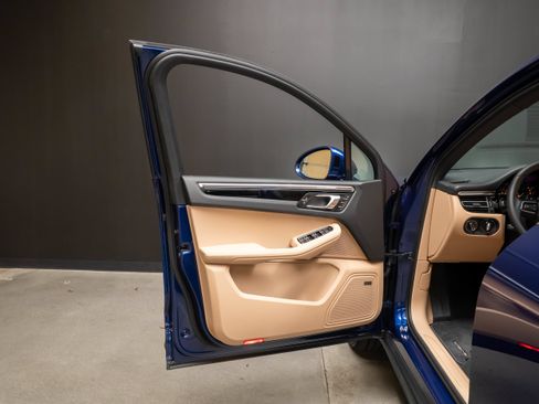 Certified 2026 Porsche Macan AWD/4WD image 30