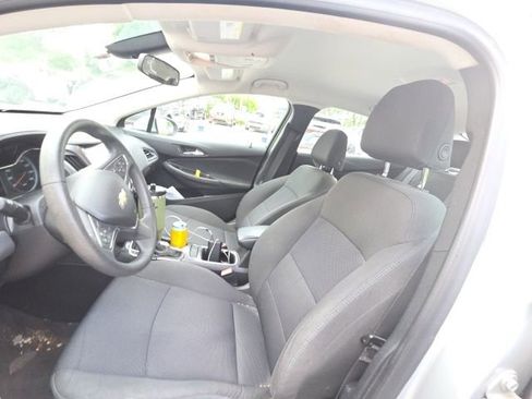 Used 2018 Chevrolet Cruze LT FWD image 7