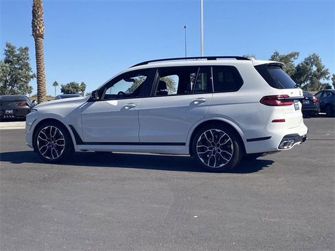 New 2025 BMW X7 M60i w/ Climate Comfort Package image 8