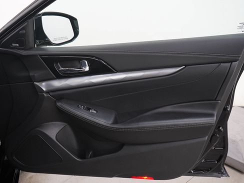 Used 2023 Nissan Maxima SL FWD image 9