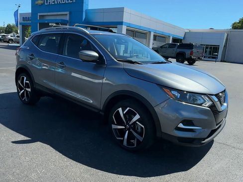 Used 2020 Nissan Rogue Sport SL FWD image 2