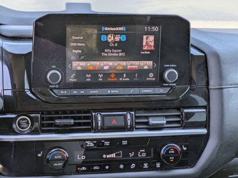 Used 2022 Nissan Pathfinder SV image 18