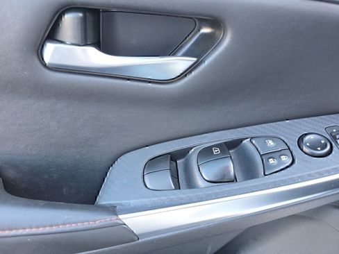 Used 2025 Nissan Sentra SR FWD image 12