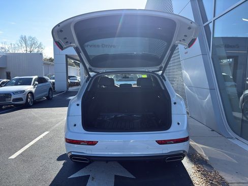 Used 2023 Audi Q5 2.0T Premium w/ Convenience Package image 9