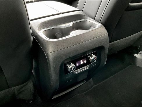 Used 2024 GMC Acadia Elevation image 30