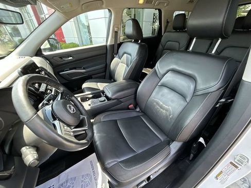 Certified 2024 Nissan Pathfinder SL AWD/4WD image 15