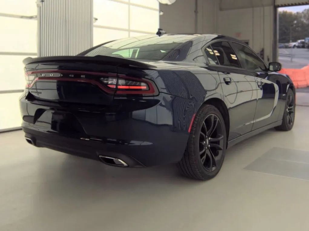 Used 2017 Dodge Charger R/T w/ Blacktop Package RWD image 4