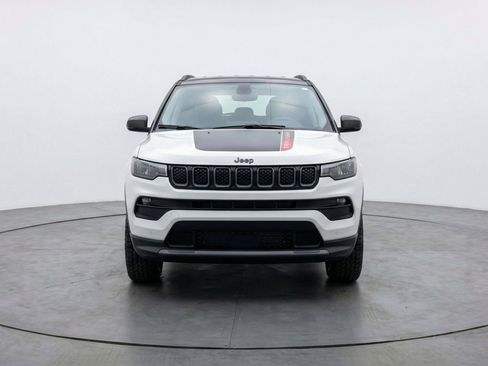 Used 2025 Jeep Compass Trailhawk AWD/4WD image 2