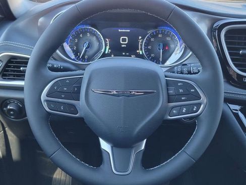 New 2026 Chrysler Pacifica Select image 31