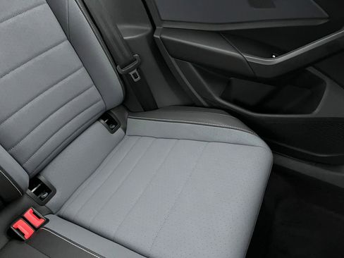 Used 2025 Volkswagen Jetta SE image 36