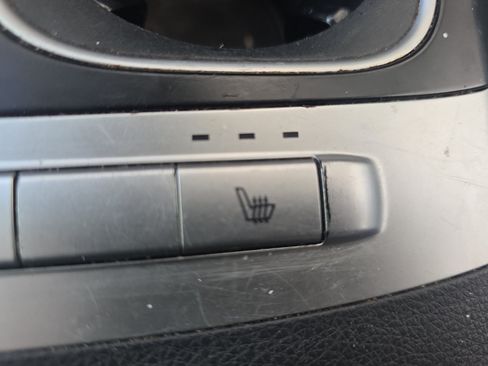 Used 2022 Kia Carnival LX FWD image 18