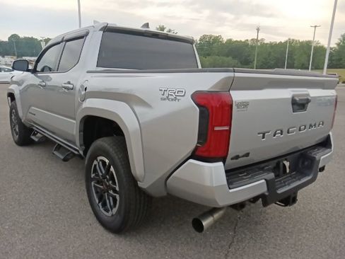 Used 2025 Toyota Tacoma TRD Sport image 5