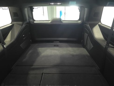 Used 2024 Chevrolet Suburban LT image 21