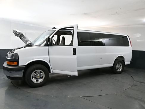 Used 2025 Chevrolet Express 3500 LT w/ LT Preferred Equipment Group RWD image 24