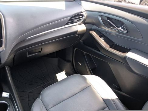 Used 2020 Chevrolet Traverse Premier w/ LPO, 'HIT The Road' Package FWD image 17