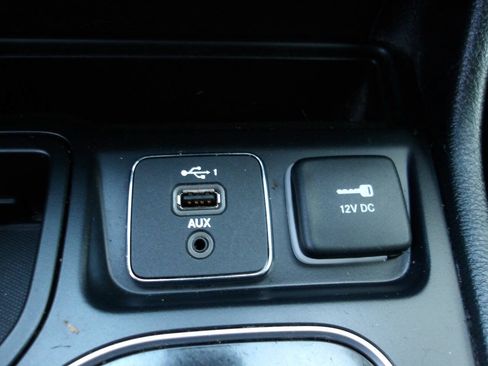 Used 2021 Jeep Cherokee Latitude Plus FWD image 14