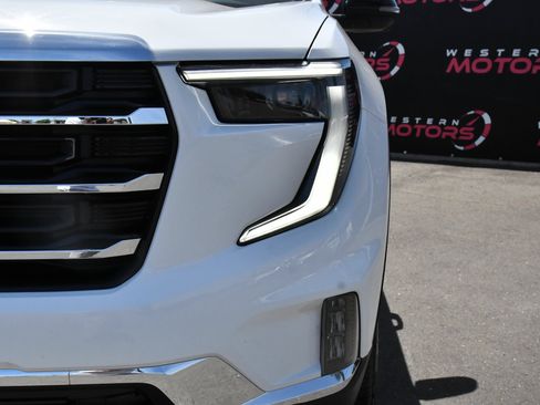 Used 2024 GMC Acadia Elevation FWD image 11