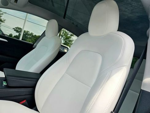 Used 2022 Tesla Model Y Performance AWD/4WD image 19