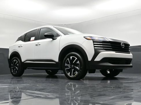 New 2026 Nissan Kicks SV w/ SV Premium Package AWD/4WD image 27