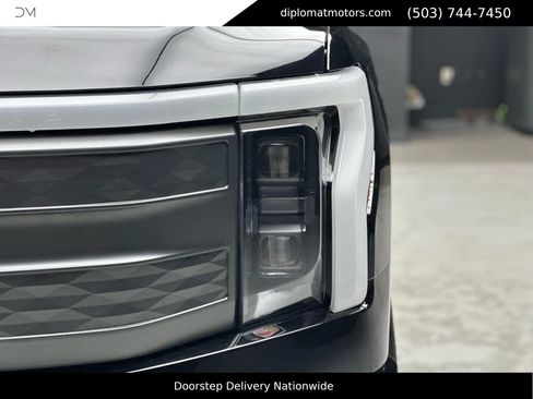 Used 2025 Ford F150 Lightning Lariat image 16