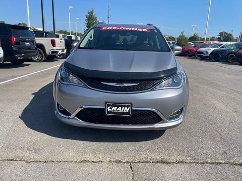 Used 2020 Chrysler Pacifica Touring-L Plus w/ Tire & Wheel Group FWD image 2
