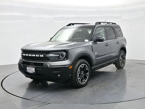 Used 2025 Ford Bronco Sport Outer Banks image 2