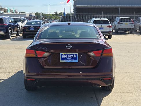 Used 2025 Nissan Altima 2.5 SV FWD image 5