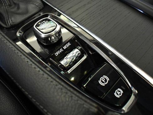 Used 2020 Volvo XC90 T6 Momentum w/ Protection Package Premier AWD/4WD image 35