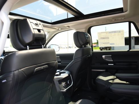 New 2026 Ford Expedition Platinum w/ Driver's Package AWD/4WD image 17