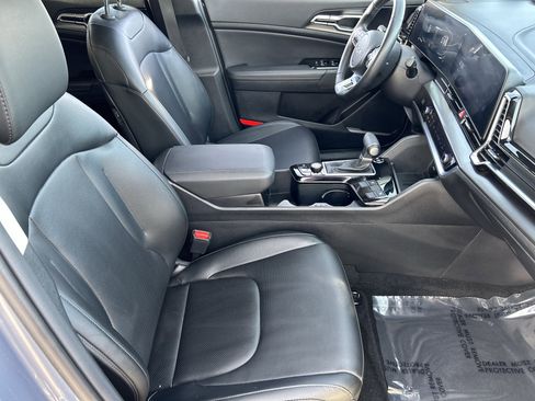 Used 2025 Kia Sportage EX image 10