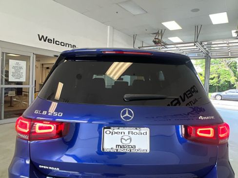 Used 2023 Mercedes-Benz GLB 250 4MATIC image 5