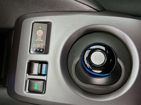 Used 2024 Nissan Leaf S image 25