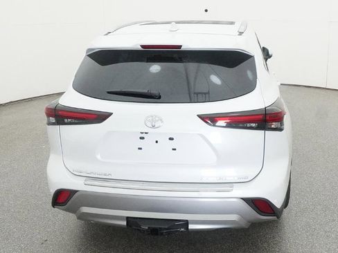 New 2026 Toyota Highlander Platinum AWD/4WD image 5