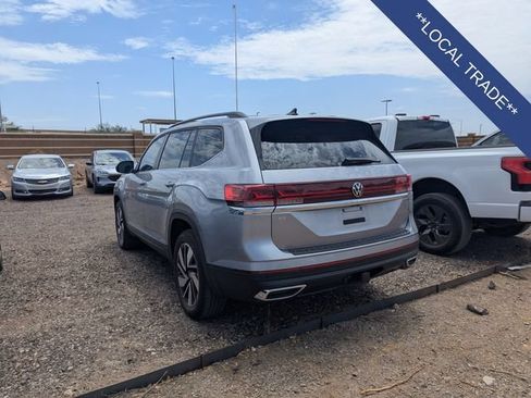 Used 2024 Volkswagen Atlas SE w/ Panoramic Sunroof Package FWD image 8