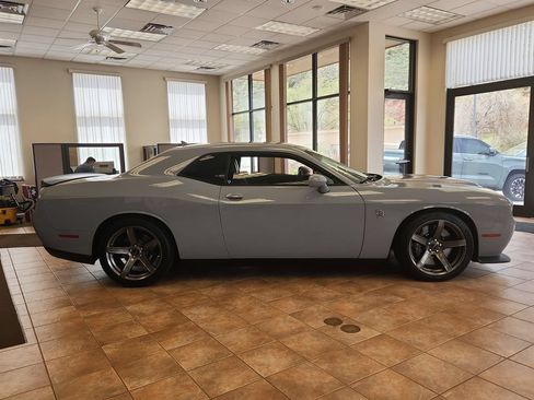 Used 2021 Dodge Challenger SRT Hellcat w/ Plus Package RWD image 2