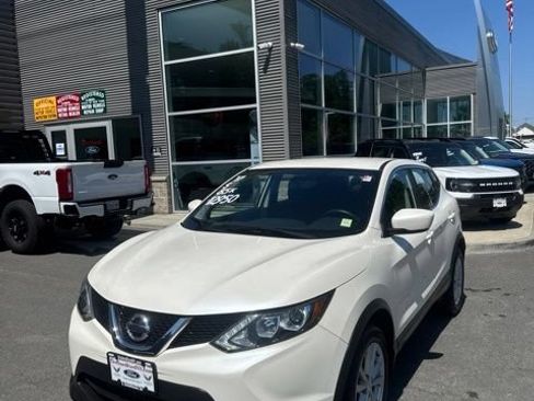 Used 2017 Nissan Rogue Sport S w/ S Appearance Package AWD/4WD image 1