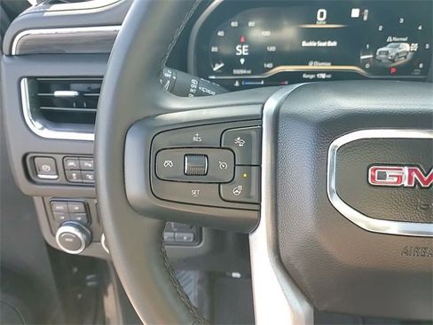 Used 2023 GMC Yukon SLT w/ SLT Premium Package image 19