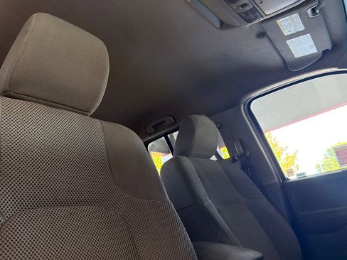 Used 2018 Nissan Frontier SV AWD/4WD image 16