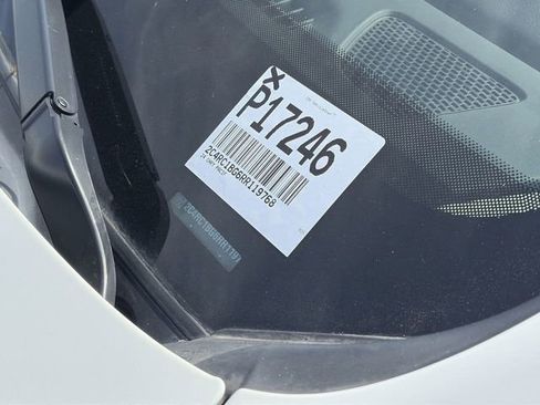 Used 2024 Chrysler Pacifica Touring-L image 30