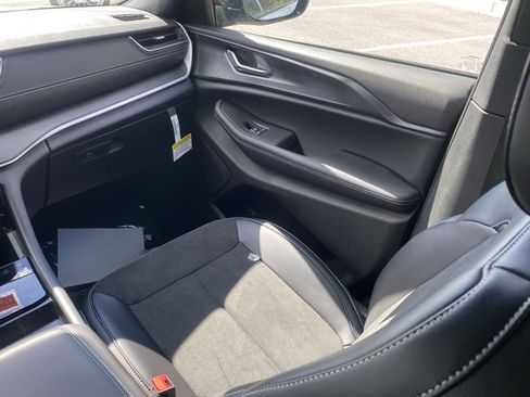 New 2025 Jeep Grand Cherokee Altitude w/ Trailer Tow Package image 34