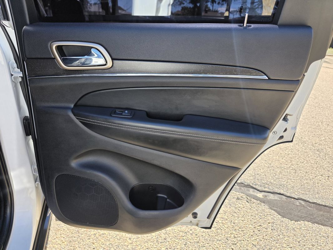 Used 2016 Jeep Grand Cherokee Limited AWD/4WD image 19