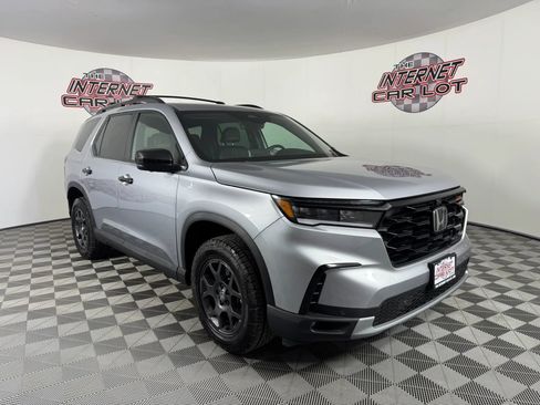 Used 2025 Honda Pilot TrailSport image 9