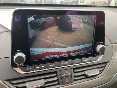 Used 2025 Nissan Altima 2.5 SV FWD image 18