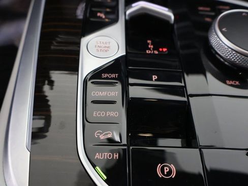 Used 2026 BMW X7 xDrive40i w/ M Sport Package image 3