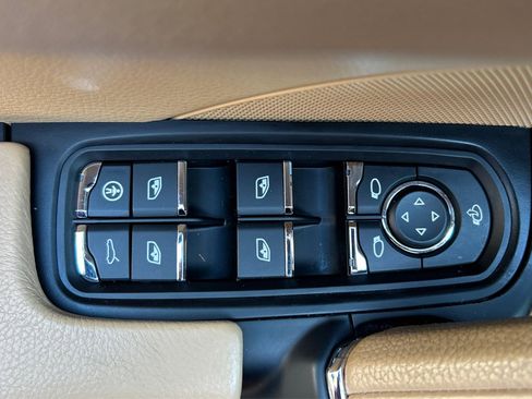 Used 2016 Porsche Cayenne image 42