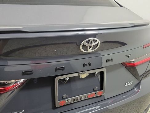 Used 2025 Toyota Camry SE FWD image 9
