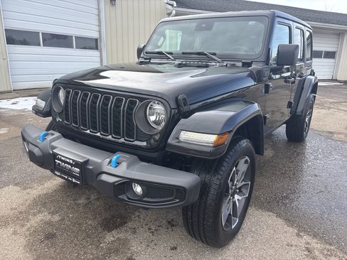 Used 2024 Jeep Wrangler Sport S w/ Convenience Group AWD/4WD image 9