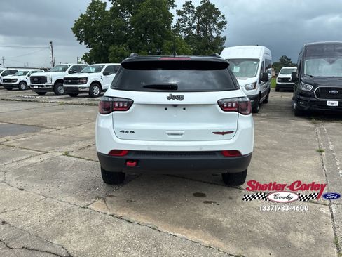 Used 2025 Jeep Compass Trailhawk AWD/4WD image 13